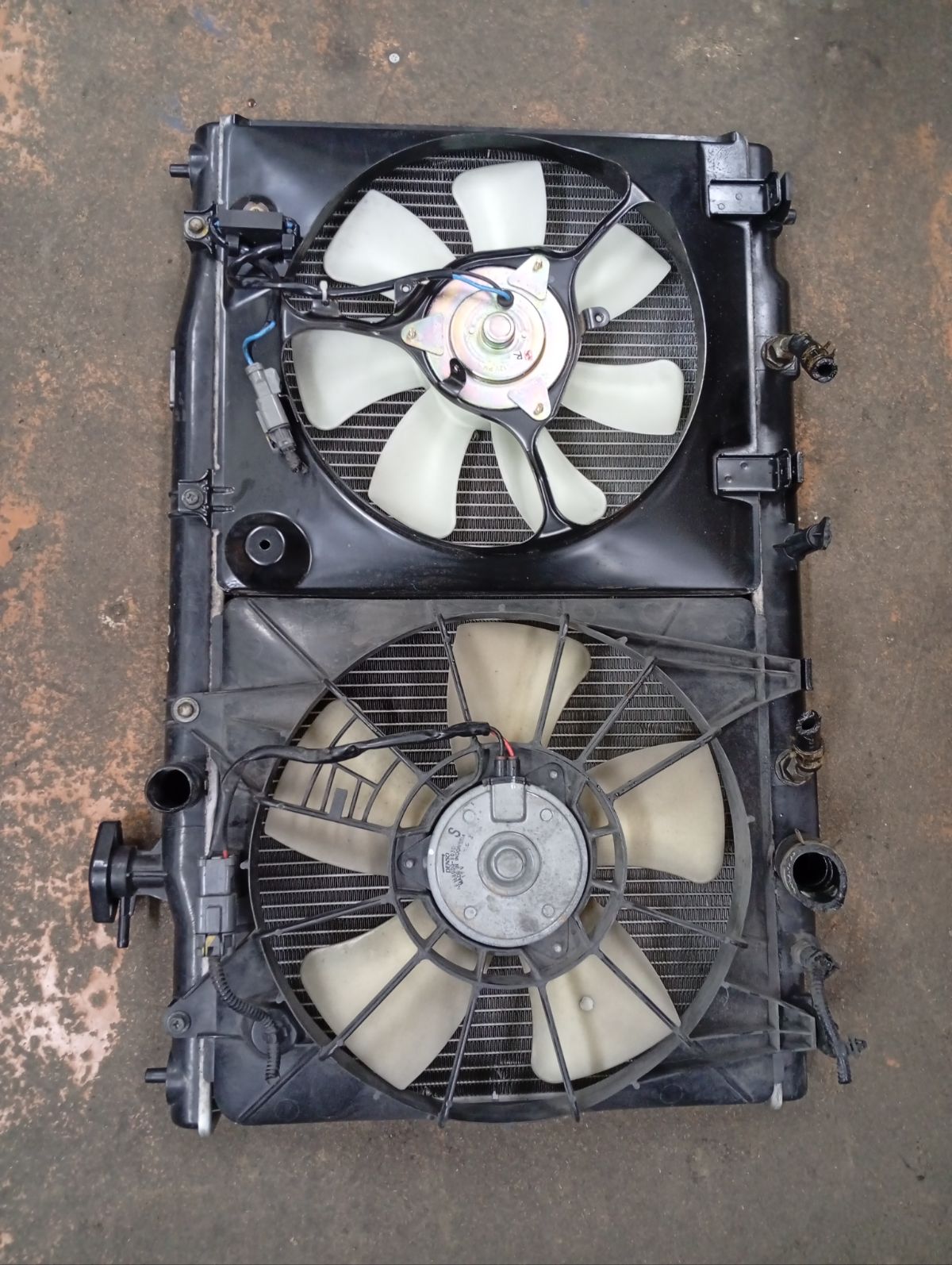 Радиатор ДВС 19010-RZA-901, 01193028, 10-26800-SX, 19010-RZA-A01, 19010-RZP-G01, 19010R11A51, 19010RZAA01, 19010RZAA51, 19010RZPG01, 19010RZPG51, 37520, 68139, ACRB225, DAP414001CHK, DRM40030, FP 30 A1396, FP 30 A1396-X, FX-036-6597, FX-036-6597A, HD0004-07, HO-0071-16, HON04-07, JAPRDA193028, KK0247, KY-HD0004-07, MK-1236, MV-RADTG4, NDH-1163, PL082015, PLT-PA33032-16, RC00287, RDA193028, SG-HD0004-07, STR0079, TD-036-6597, TD-036-6597A, TGA1062 на Honda Cr-V RE4 K24A Фото 5