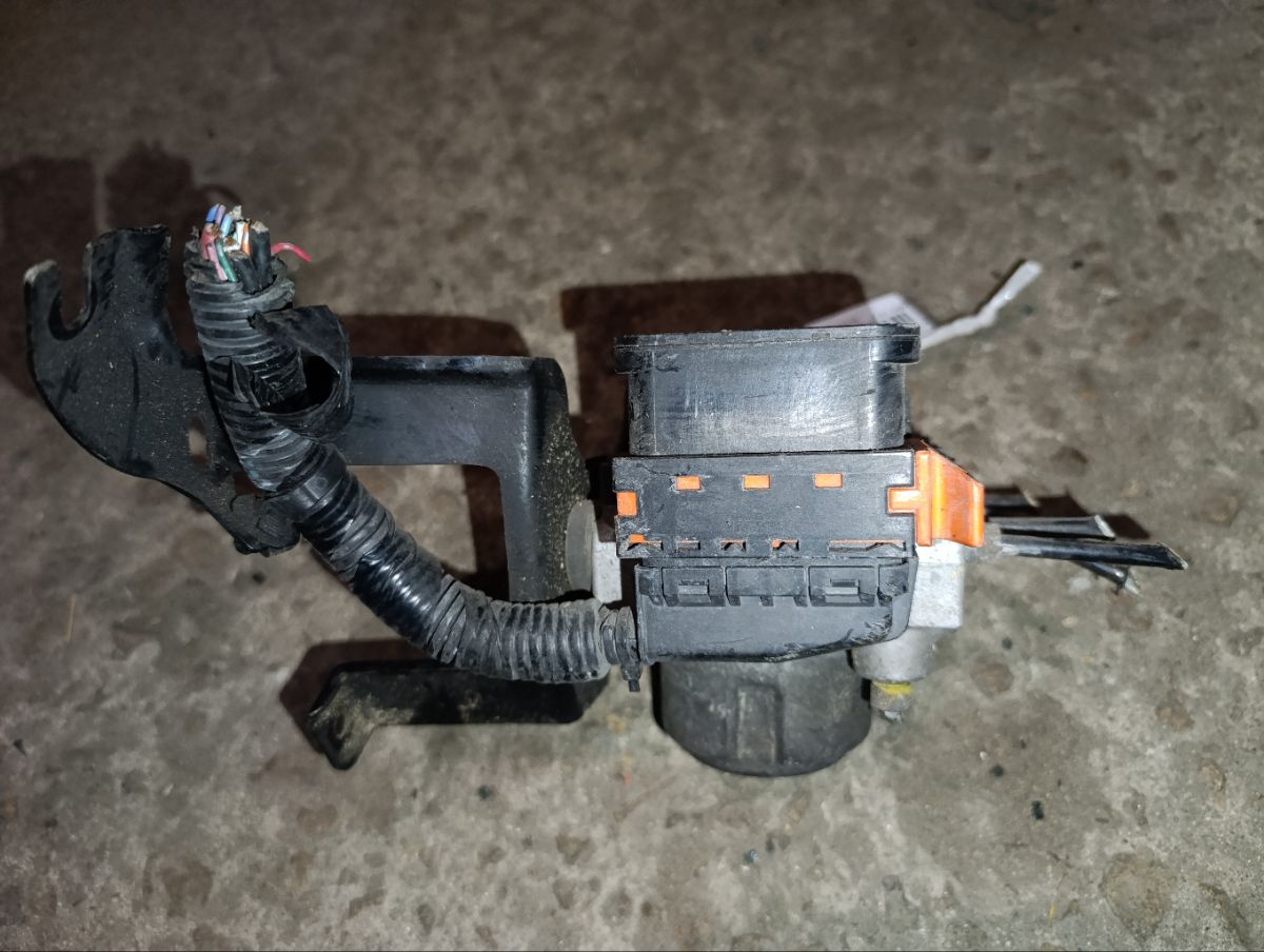 Блок ABS на Honda Civic FD1 R18A Фото 12