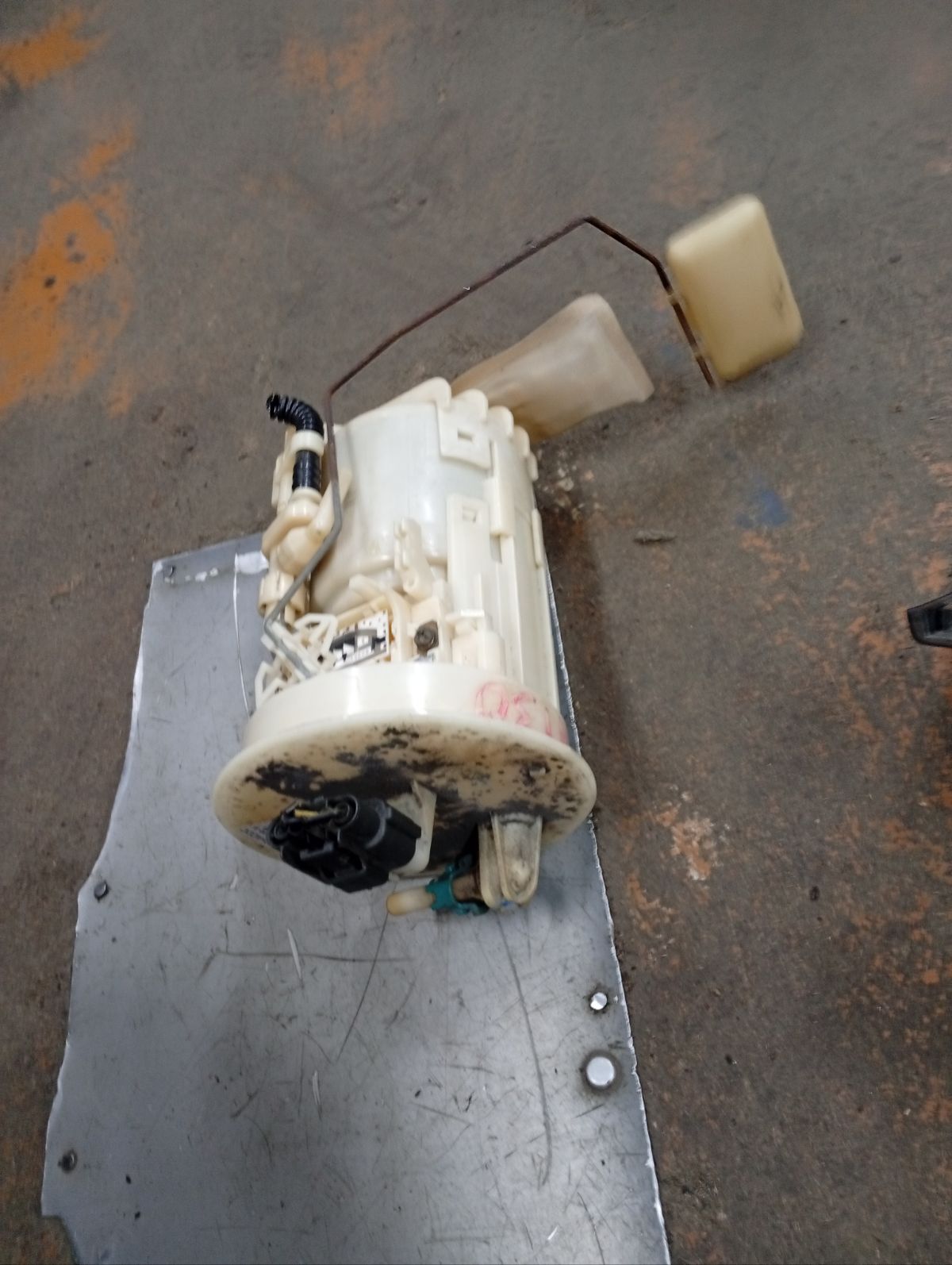 Бензонасос на Nissan X-Trail NT30 QR20DE Фото 7