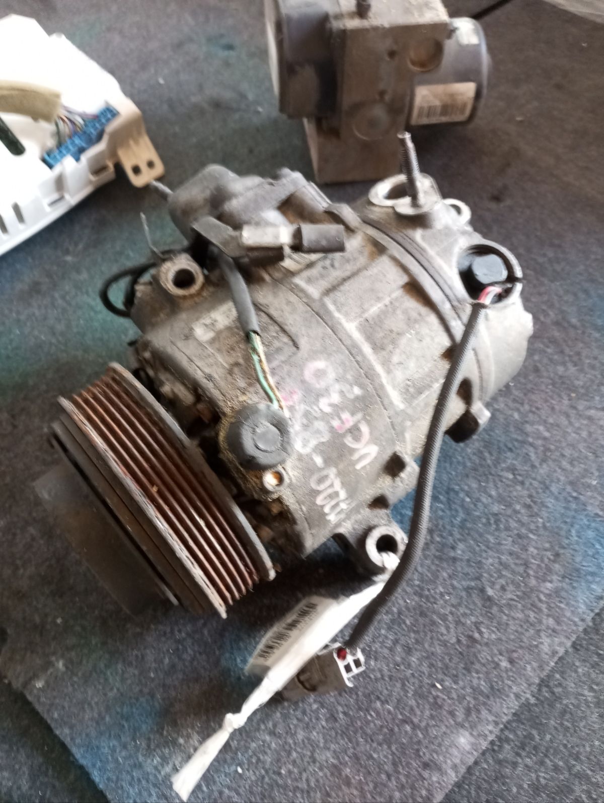 Компрессор кондиционера на Toyota Celsior UCF30 3UZ-FE Фото 4