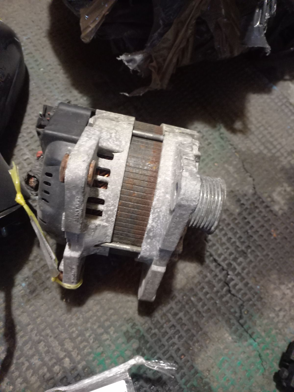 Генератор 23100-ED00B на Nissan Tiida C11 HR15DE Фото 4