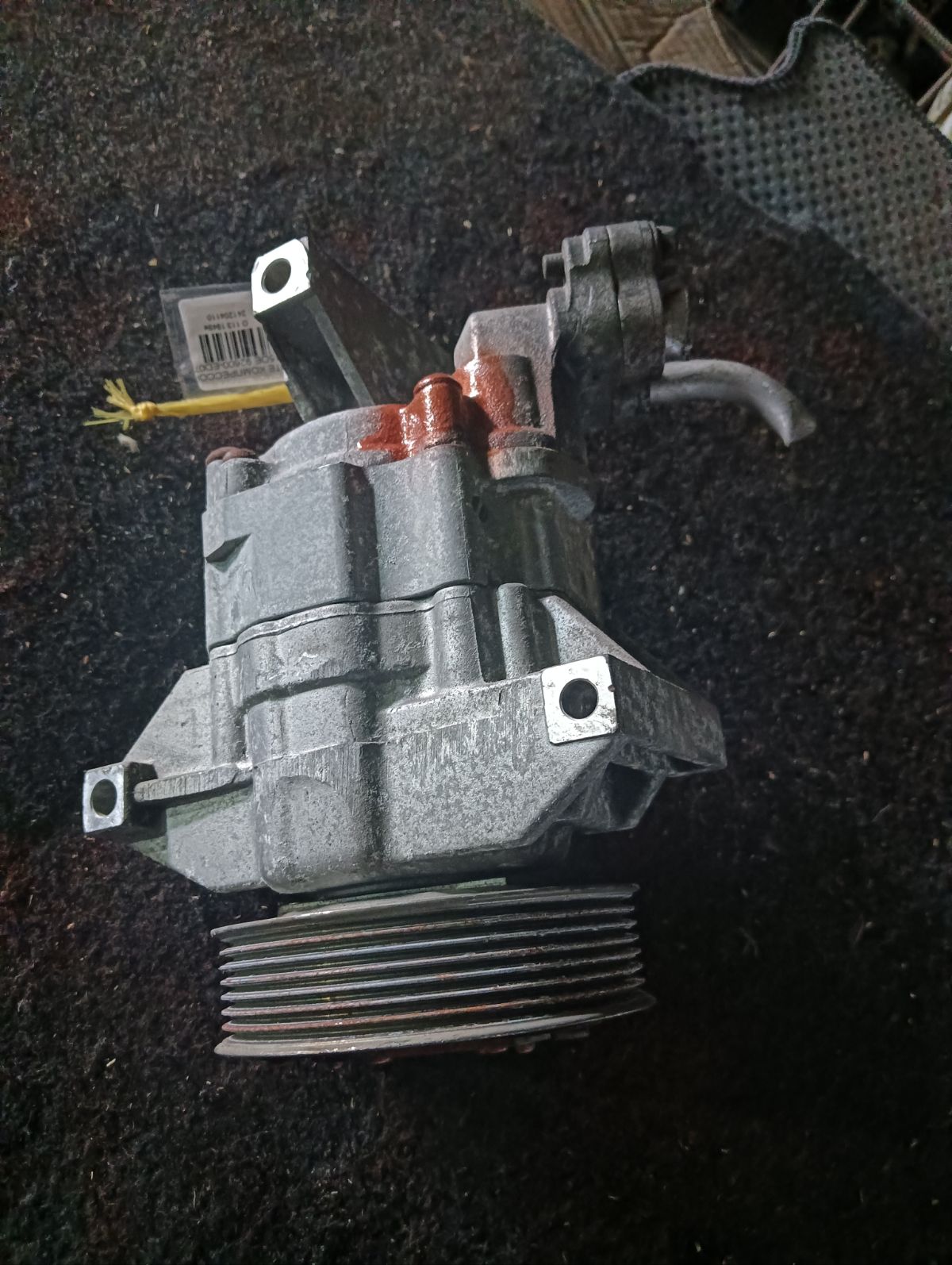 Компрессор кондиционера 92600-ED07B на Nissan Note E11 HR15DE Фото 4