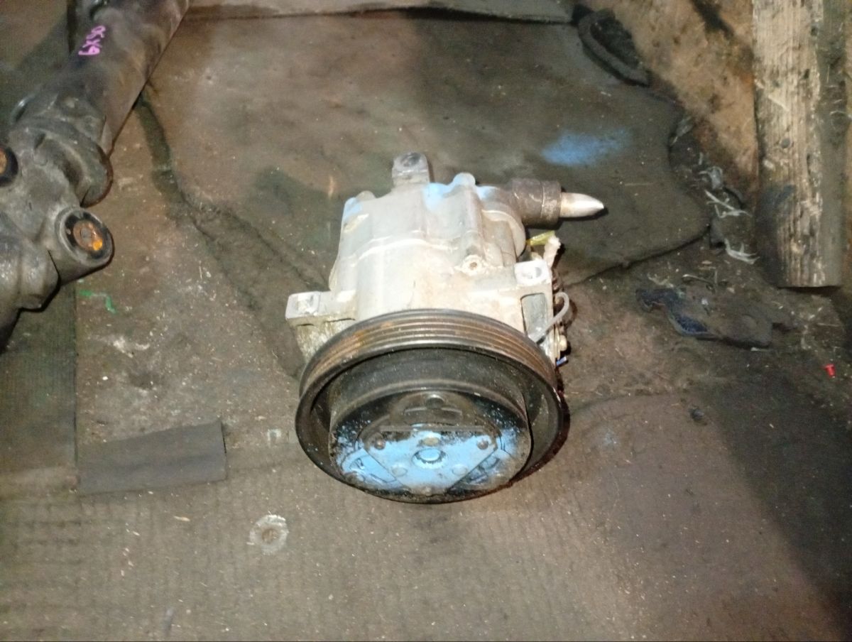 Компрессор кондиционера 92600-WE400 на Nissan Ad Van VY11 QG13DE Фото 7