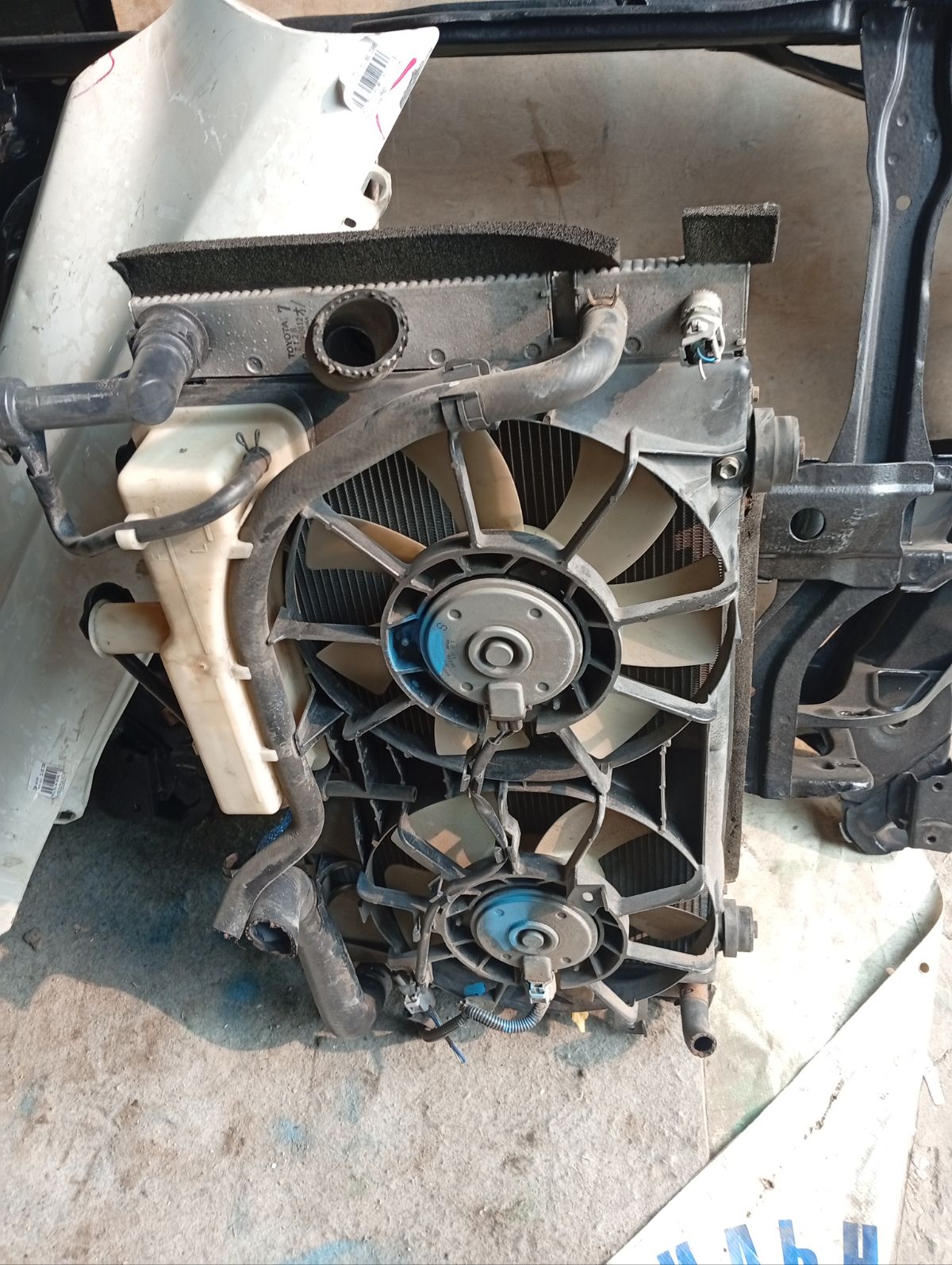 Радиатор ДВС 1604121280, 1604121281, WK2758PA16 на Toyota Prius NHW20 1NZ-FXE Фото 4