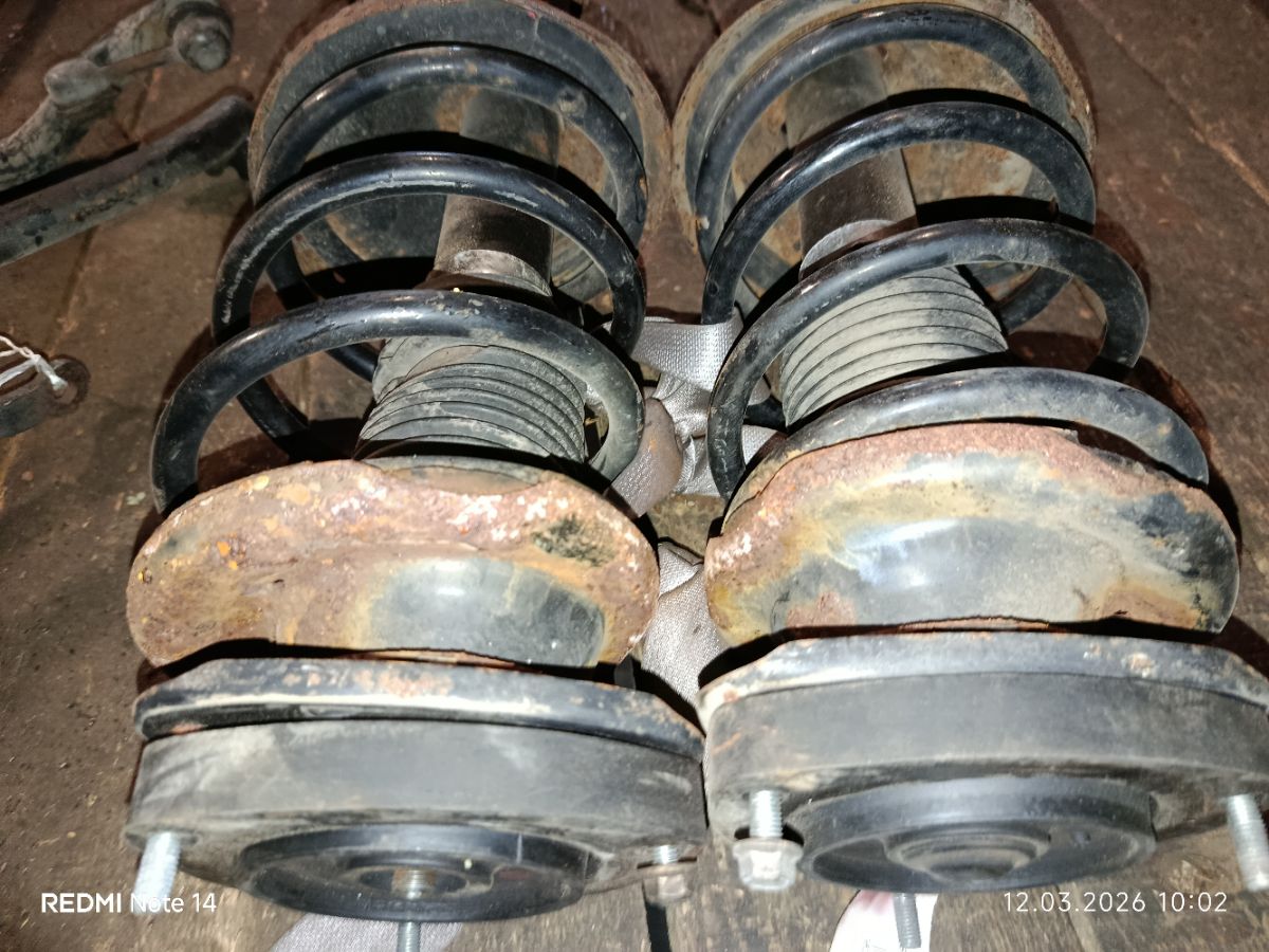 Стойка амортизатора на Subaru Forester SG5 EJ20 Фото 4