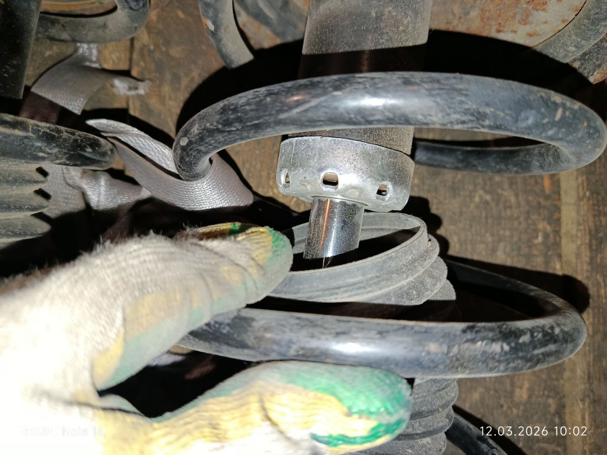 Стойка амортизатора на Subaru Forester SG5 EJ20 Фото 5