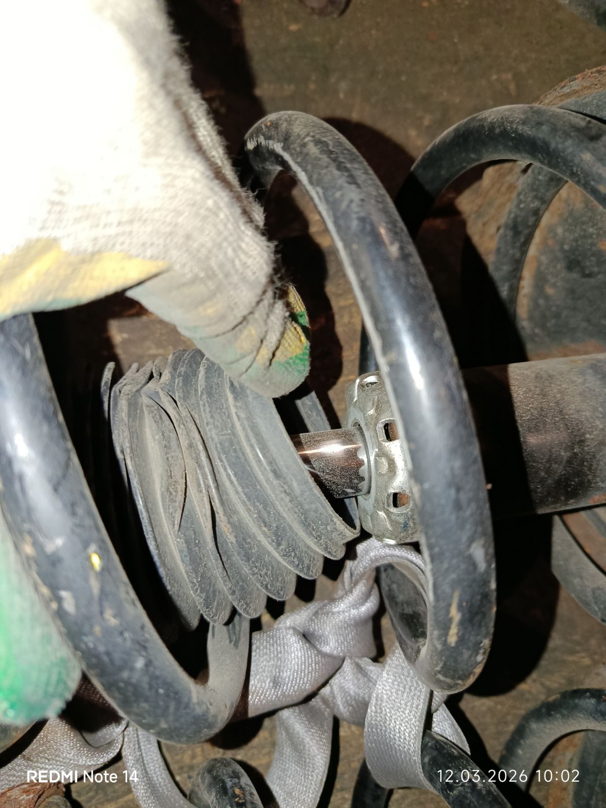 Стойка амортизатора на Subaru Forester SG5 EJ20 Фото 6