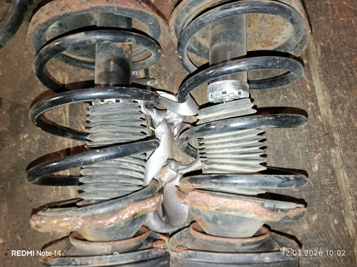 Стойка амортизатора на Subaru Forester SG5 EJ20 Фото 7