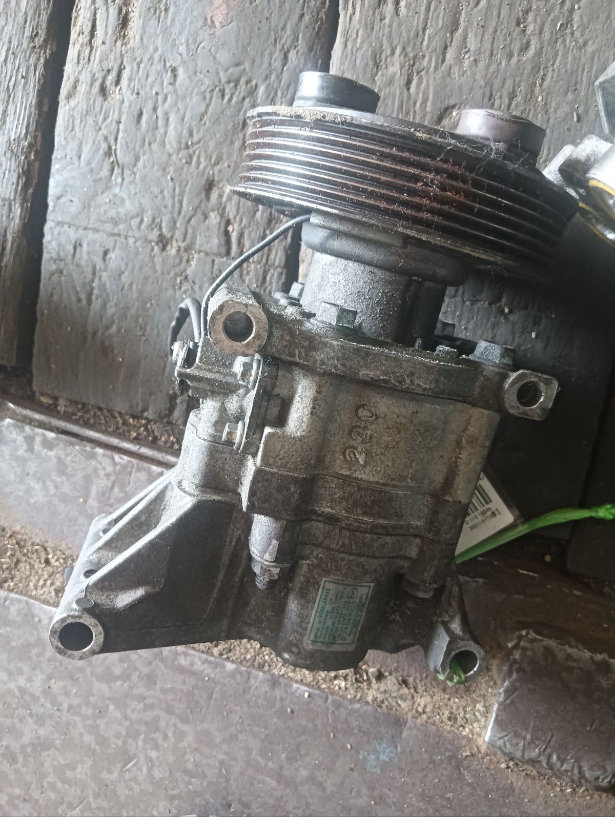 Компрессор кондиционера V09A1AA4AK на Mazda Demio DE3FS ZJ-VE Фото 4