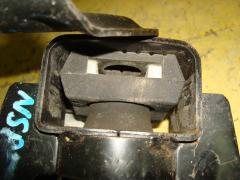Подушка двигателя 12305-47070 на Toyota Porte NSP140 1NR-FE Фото 3