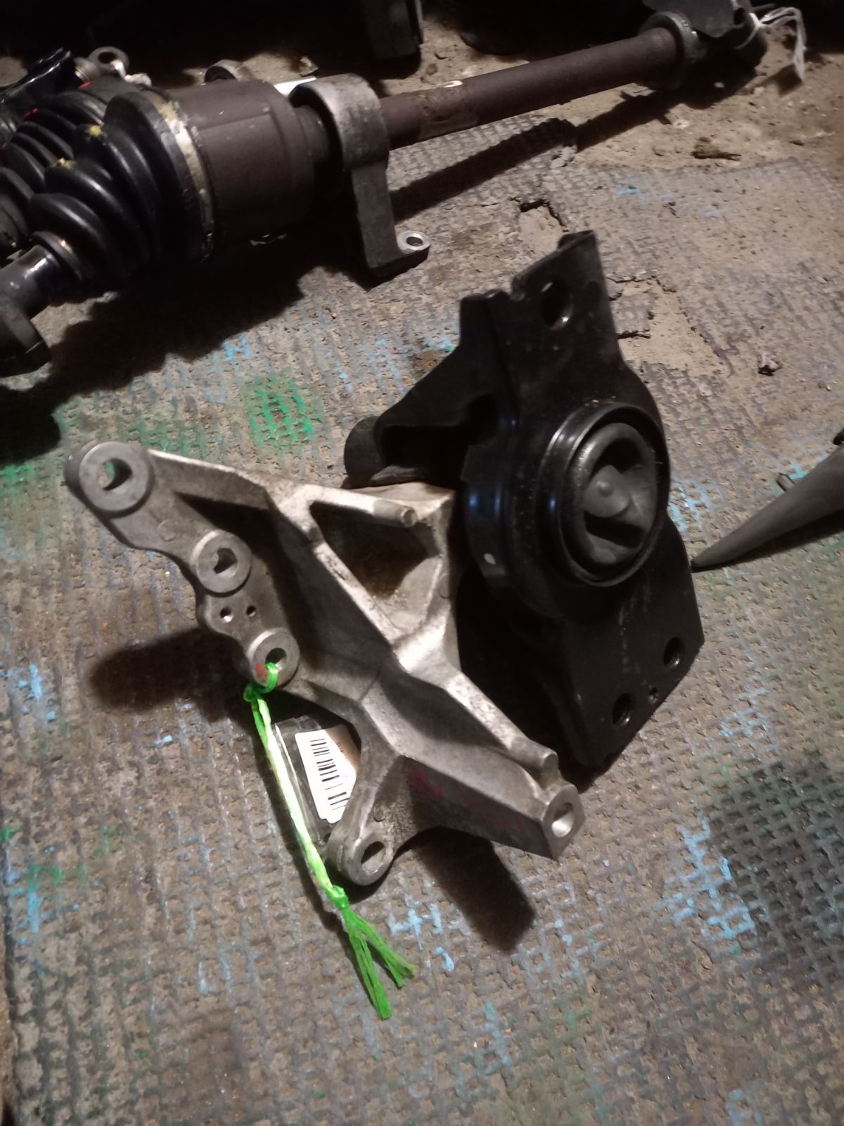 Подушка двигателя на Nissan Serena HC26 MR20DE Фото 5