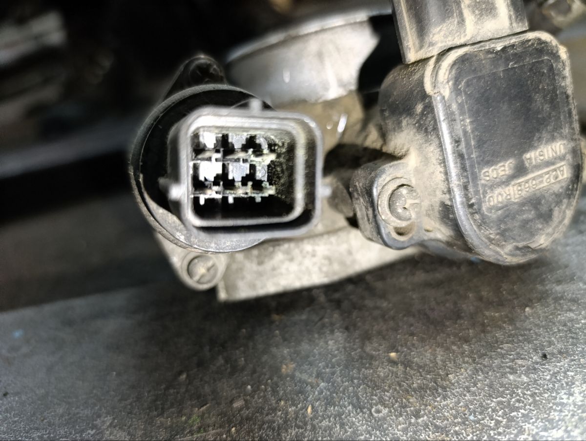 Дроссельная заслонка на Subaru Legacy B4 BE5 EJ206 Фото 6