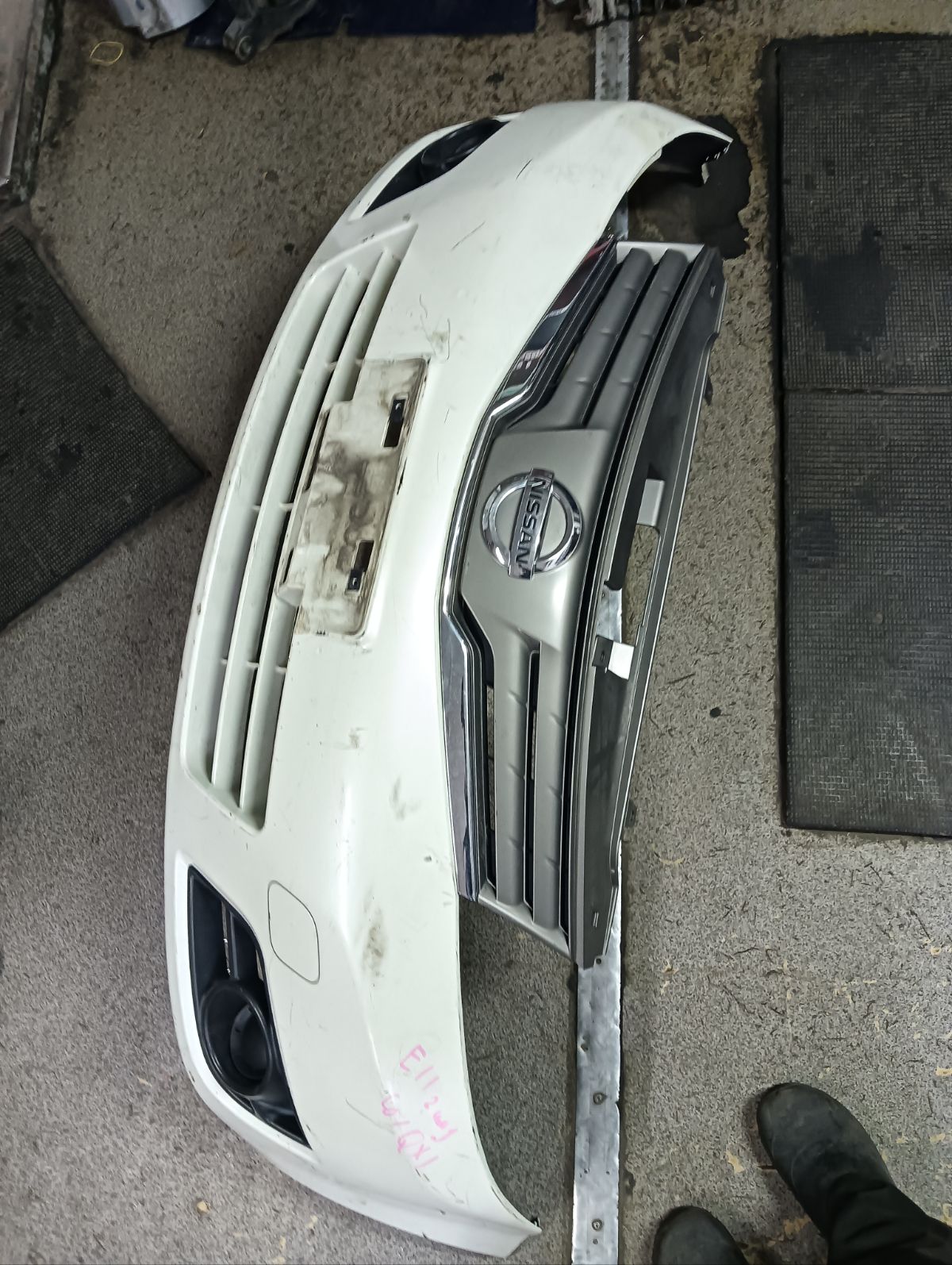 Бампер 62022-8Y20H на Nissan Note E11 Фото 7