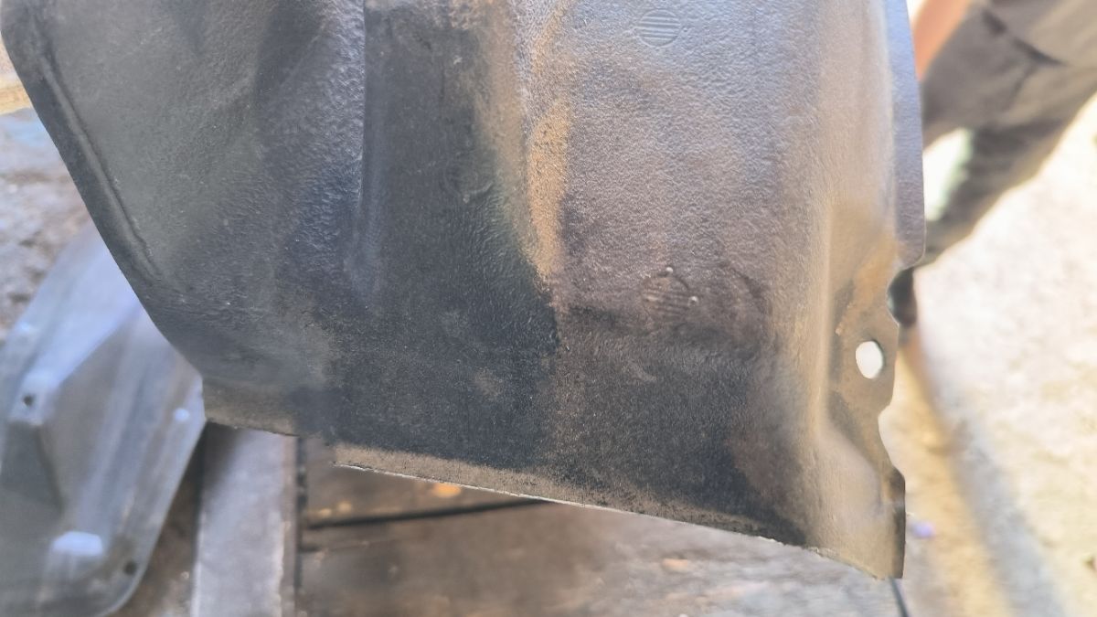 Подкрылок MR488992, MN150112 на Mitsubishi Colt Plus Z23W 4A91 Фото 4