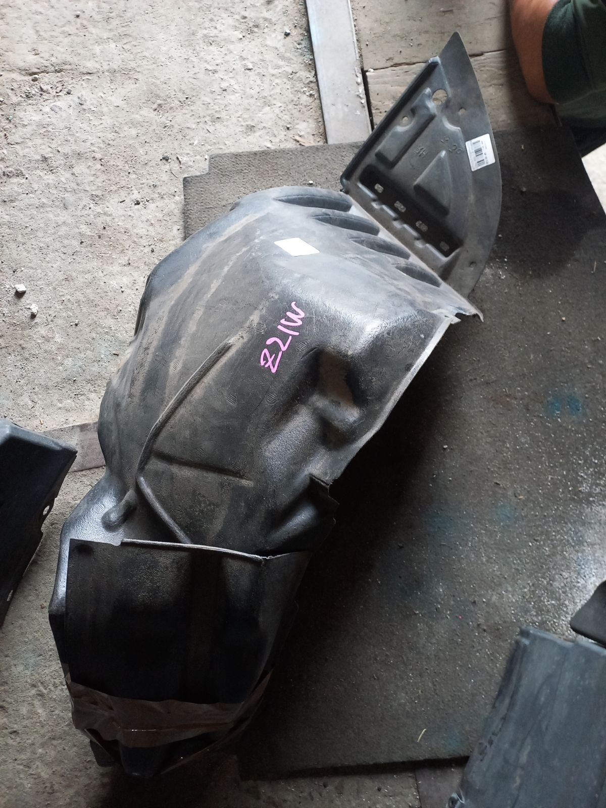 Подкрылок MR488992, MN150112 на Mitsubishi Colt Plus Z23W 4A91 Фото 5