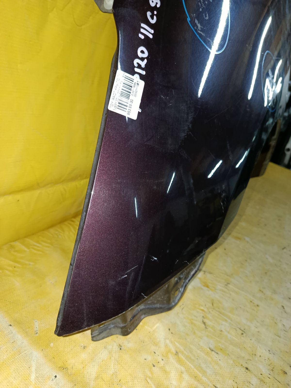 Крыло переднее 53812-52300 на Toyota Ractis NSP120 Фото 3