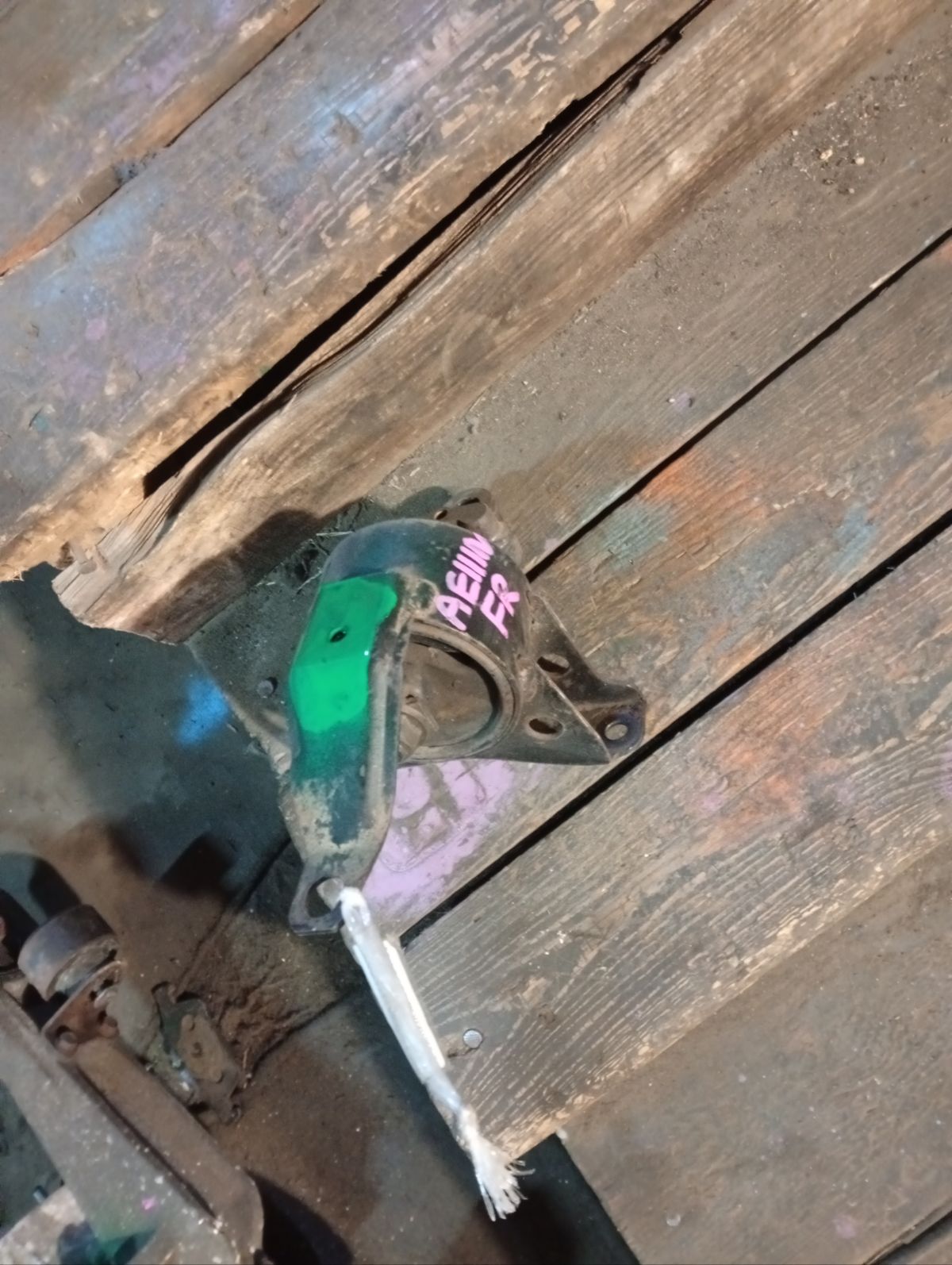 Подушка двигателя 12305-15020, 12305-15040, 12305-16080 на Toyota Corolla Spacio AE111N 4A-FE Фото 4