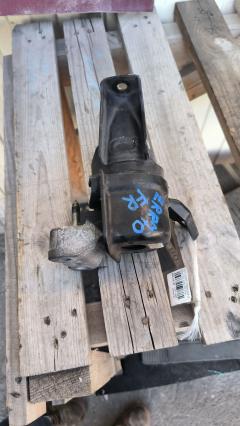 Подушка двигателя 12305-37050 на Toyota Voxy ZRR70G 3ZR-FE Фото 3