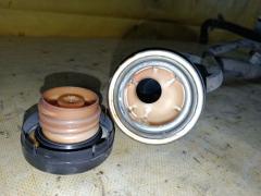 Заливная горловина топливного бака 77201-28240, 77201-28290 на Toyota Noah AZR60G 1AZ-FSE Фото 2