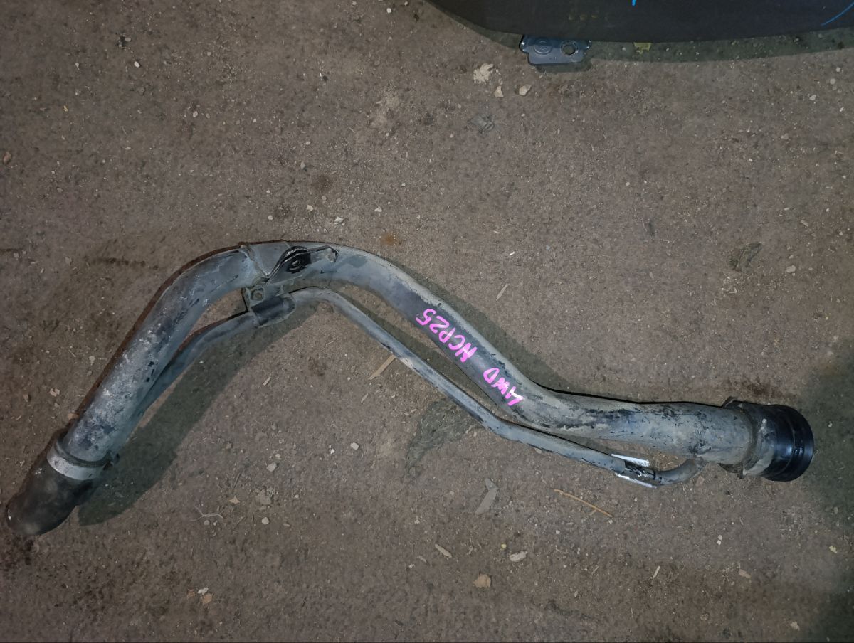 Заливная горловина топливного бака 77201-52040, 77201-52041 на Toyota Funcargo NCP25 1NZ-FE Фото 6