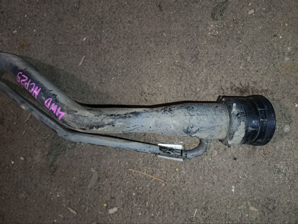 Заливная горловина топливного бака 77201-52040, 77201-52041 на Toyota Funcargo NCP25 1NZ-FE Фото 7