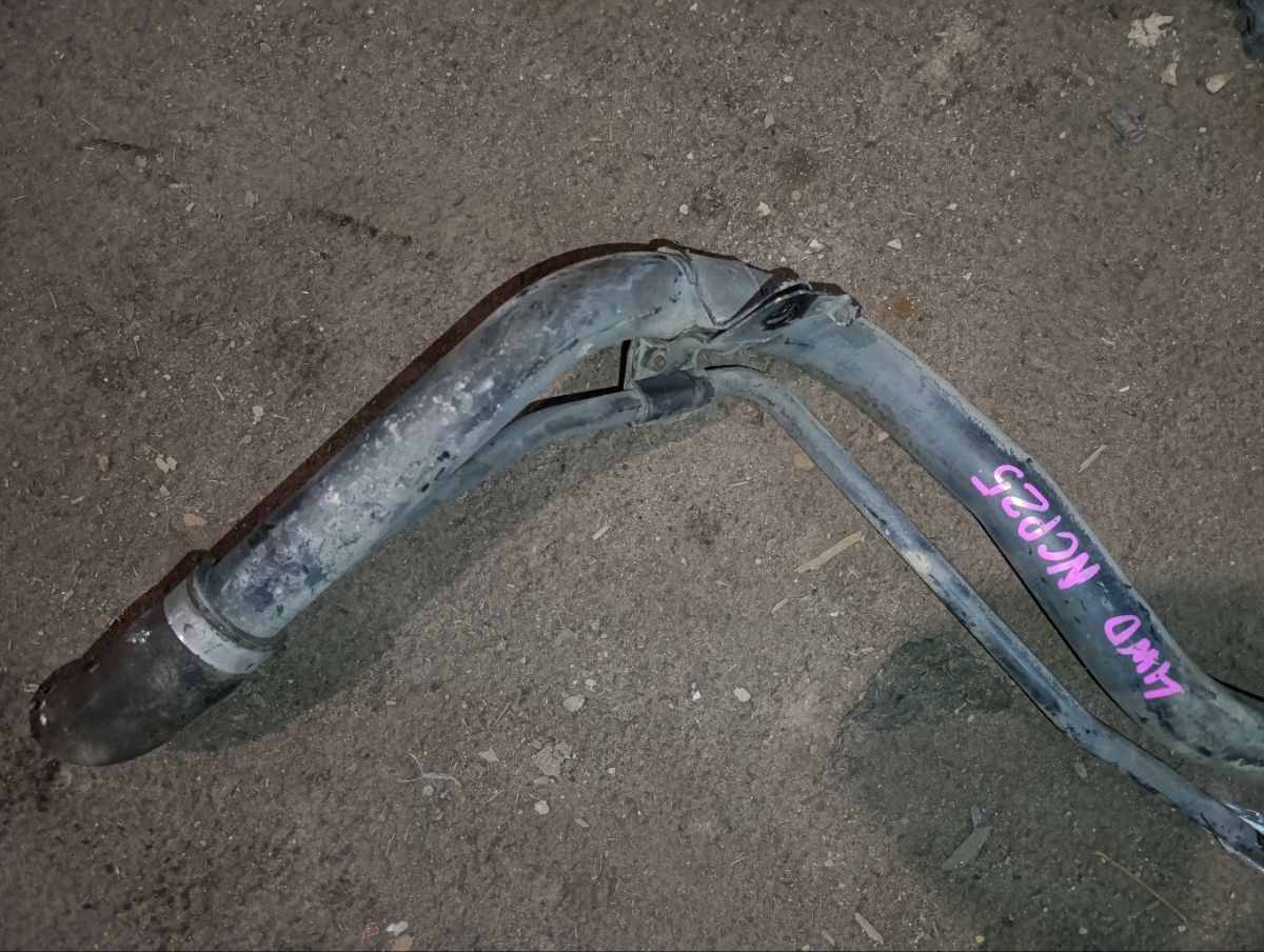 Заливная горловина топливного бака 77201-52040, 77201-52041 на Toyota Funcargo NCP25 1NZ-FE Фото 8