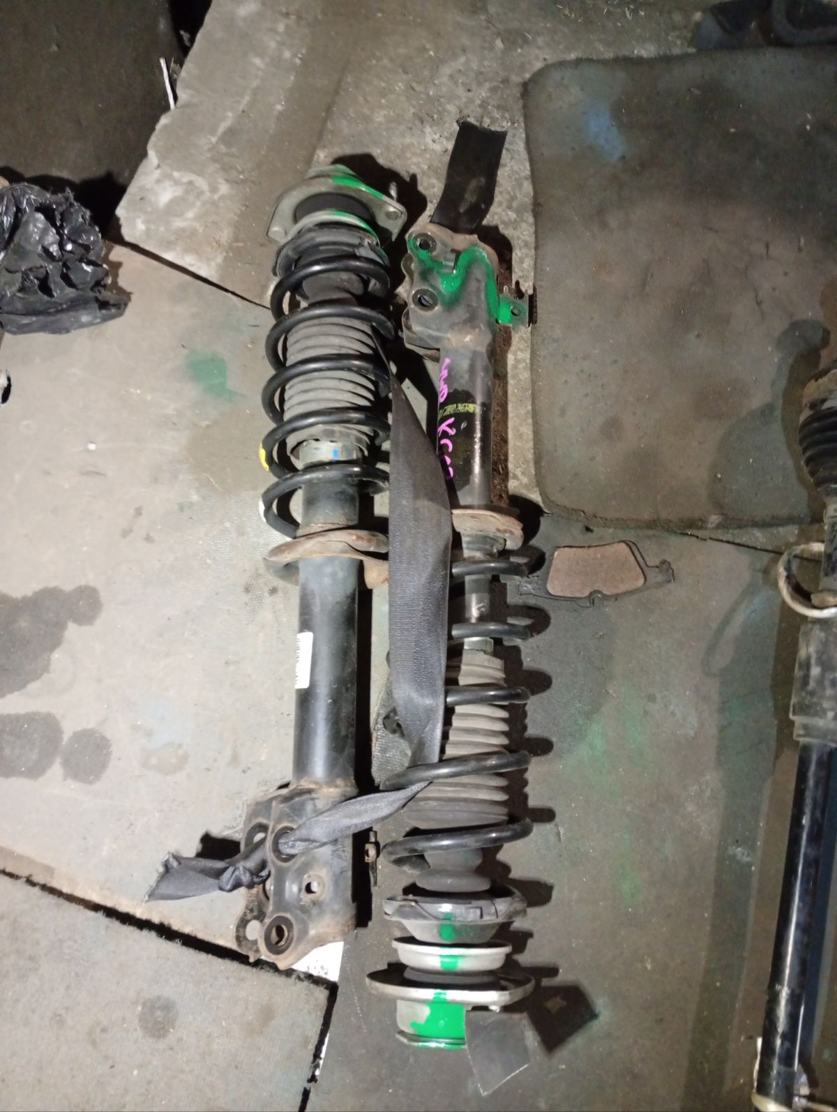 Стойка амортизатора на Toyota Passo KGC35 1KR-FE Фото 6