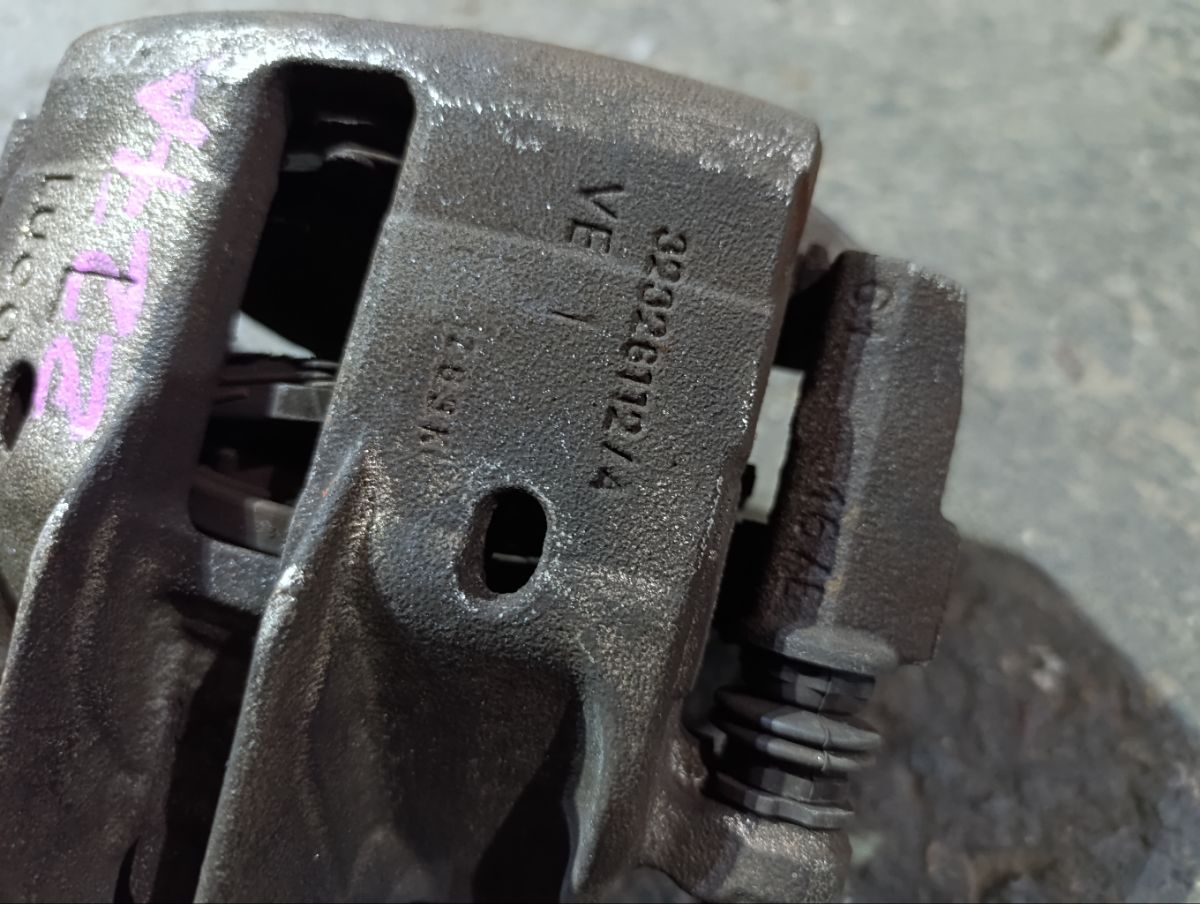 Суппорт на Mitsubishi Colt Z27A 4G15T Фото 12