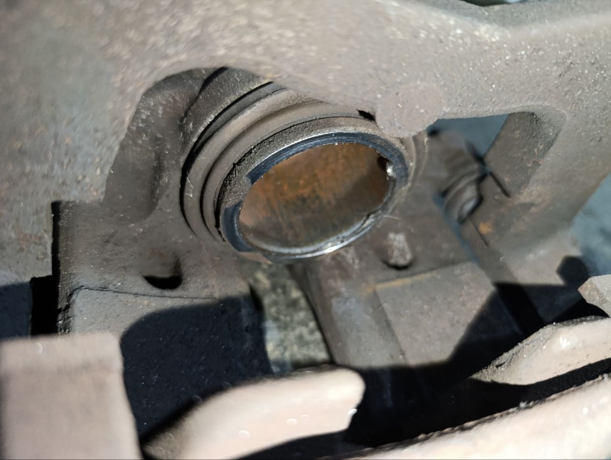 Суппорт на Mitsubishi Colt Z27A 4G15T Фото 6