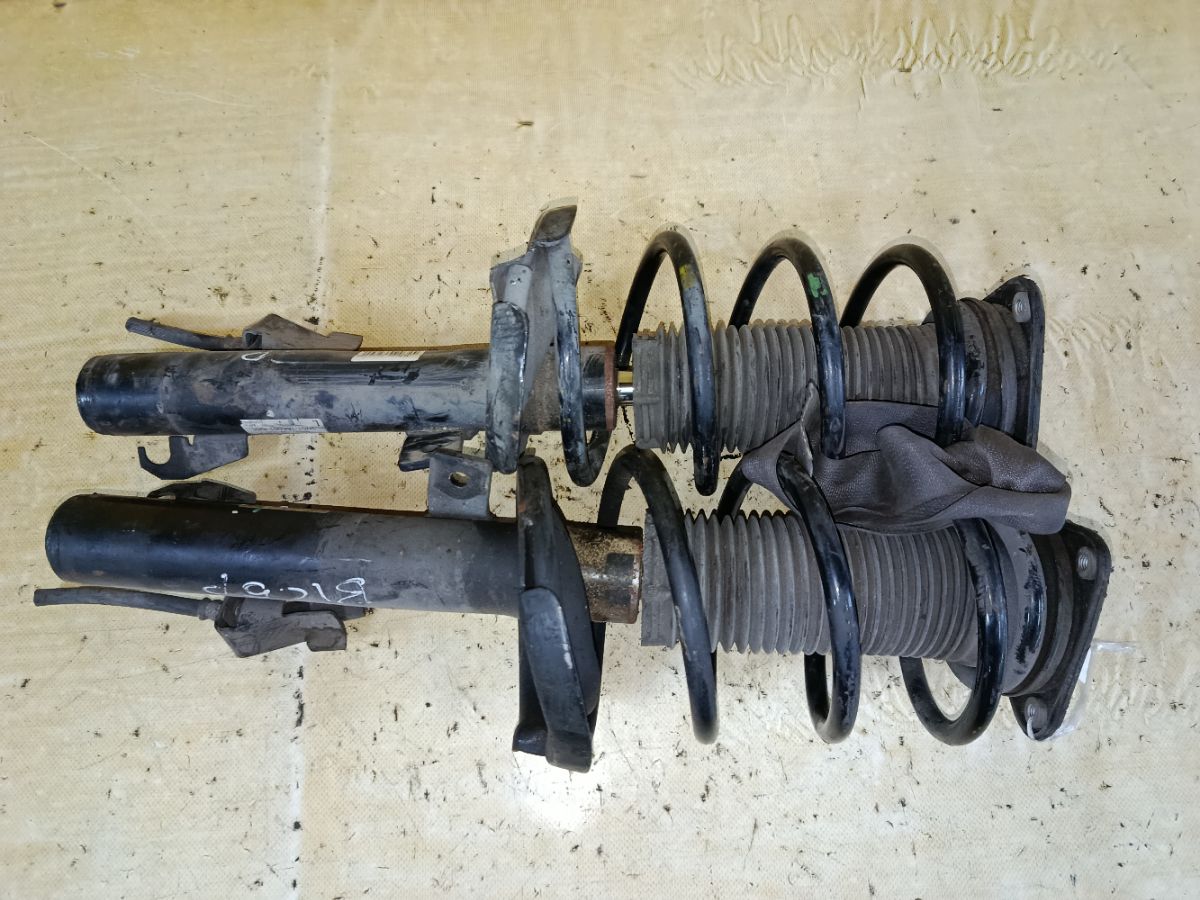 Стойка амортизатора на Mazda Axela BK5P ZY-VE Фото 1