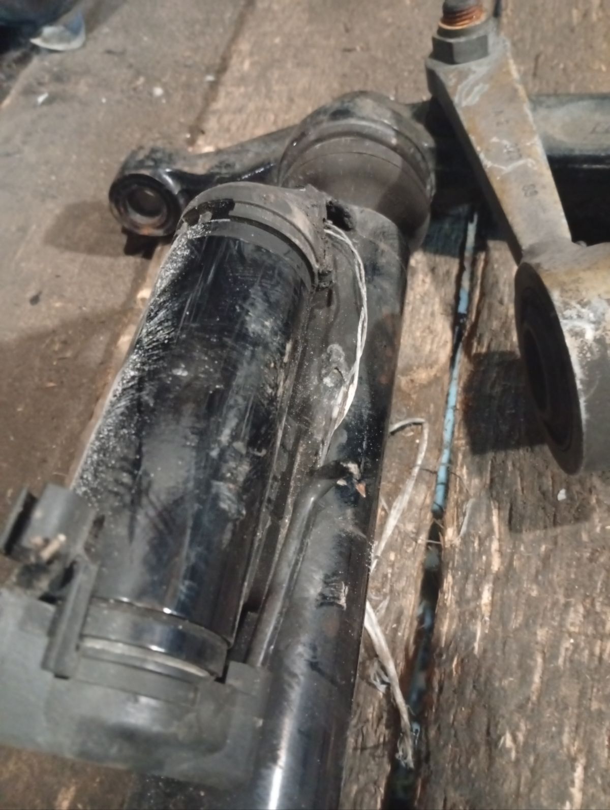 Стойка амортизатора LUKE на Mercedes-Benz S-Class W220 Фото 6