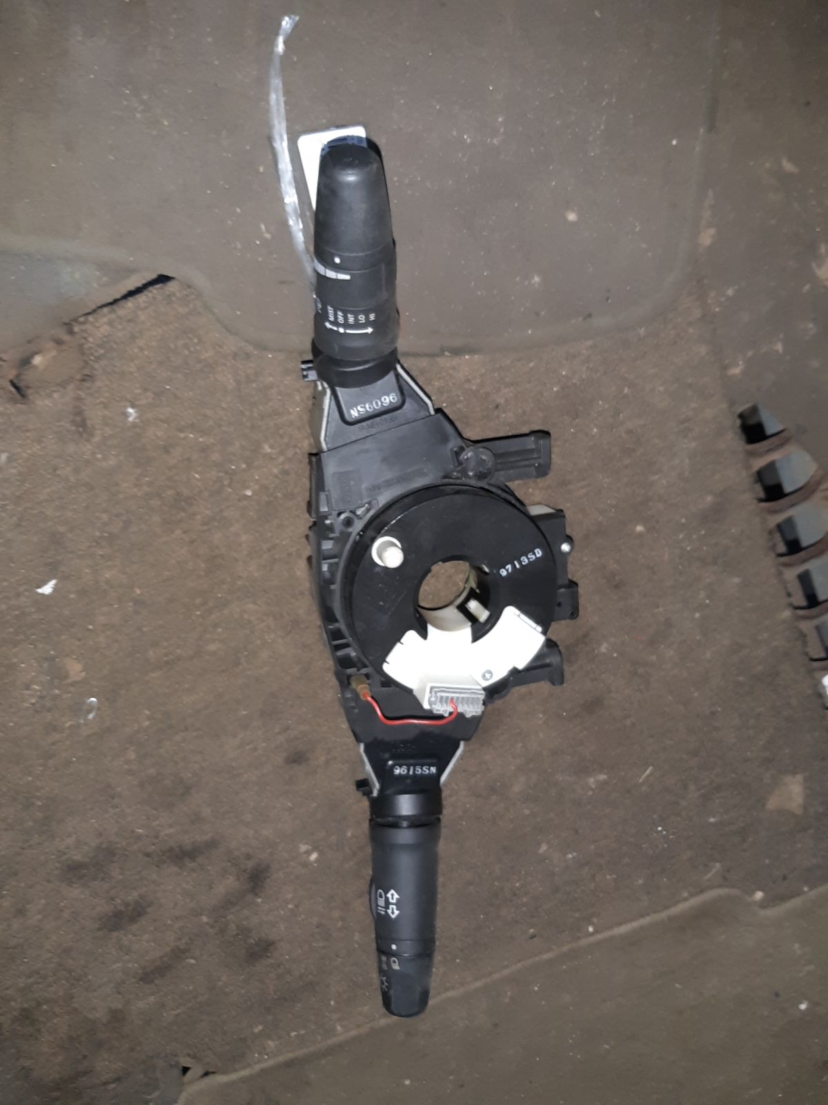 Переключатель поворотов на Nissan Tiida C11 Фото 4