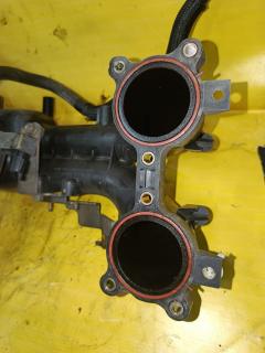 Дроссельная заслонка на Subaru Legacy Wagon BP5 EJ20Y Фото 2