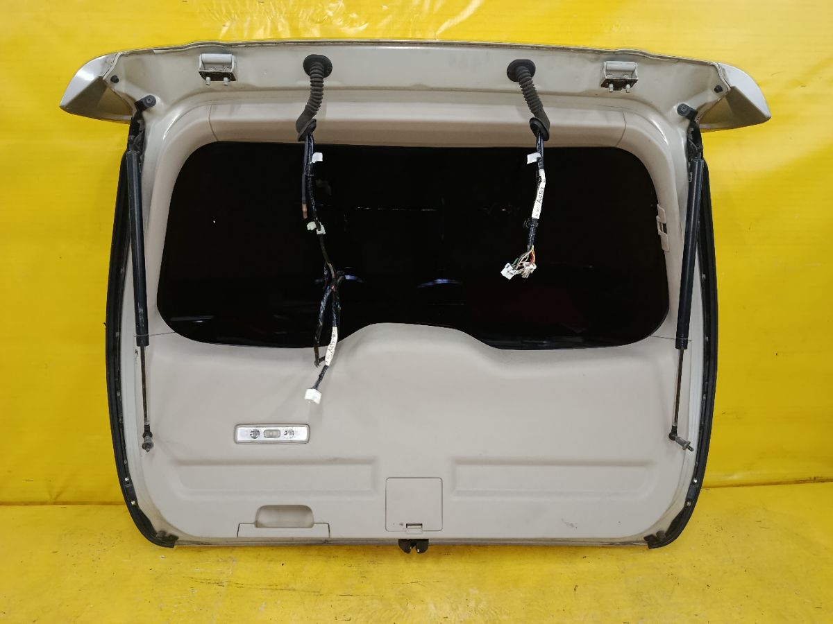 Дверь задняя на Mitsubishi Grandis NA4W Фото 10