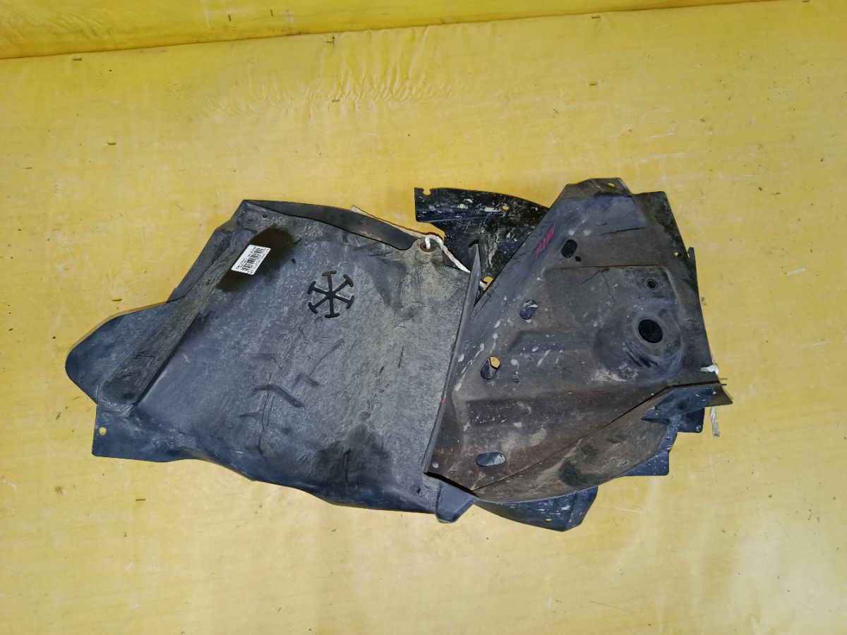 Защита двигателя на Mitsubishi Grandis NA4W 4G69 Фото 1