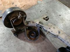 Балка подвески на Toyota Noah AZR65G 1AZ-FSE Фото 3