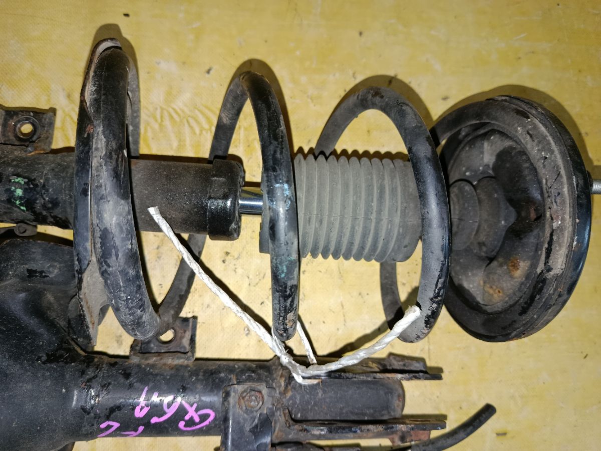 Стойка амортизатора на Mitsubishi Galant Fortis CX6A 4J10 Фото 3