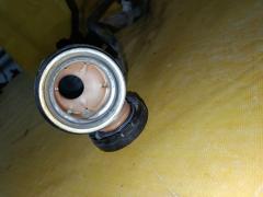 Заливная горловина топливного бака 77201-28240, 77201-28290 на Toyota Noah AZR65G 1AZ-FSE Фото 4