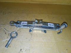 Домкрат на Honda Freed GB3