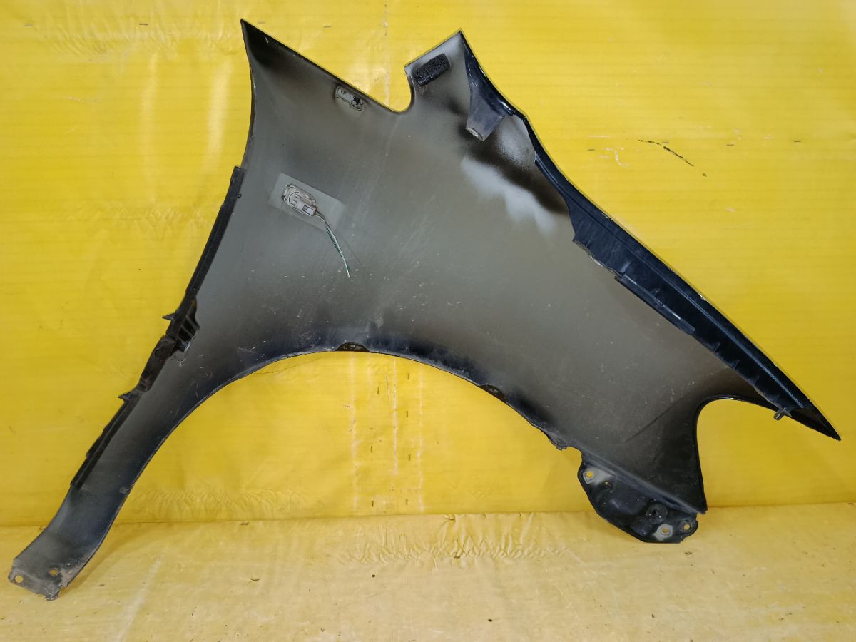Крыло переднее на Toyota Ipsum ACM21W Фото 6