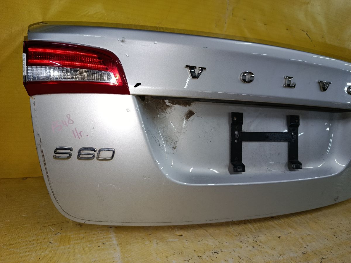Крышка багажника на Volvo S60 FS Фото 5