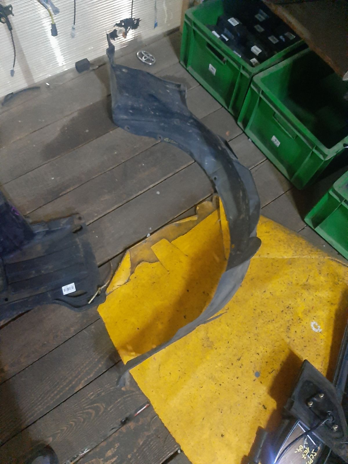 Подкрылок на Mazda Familia S-Wagon BJ5W ZL Фото 4