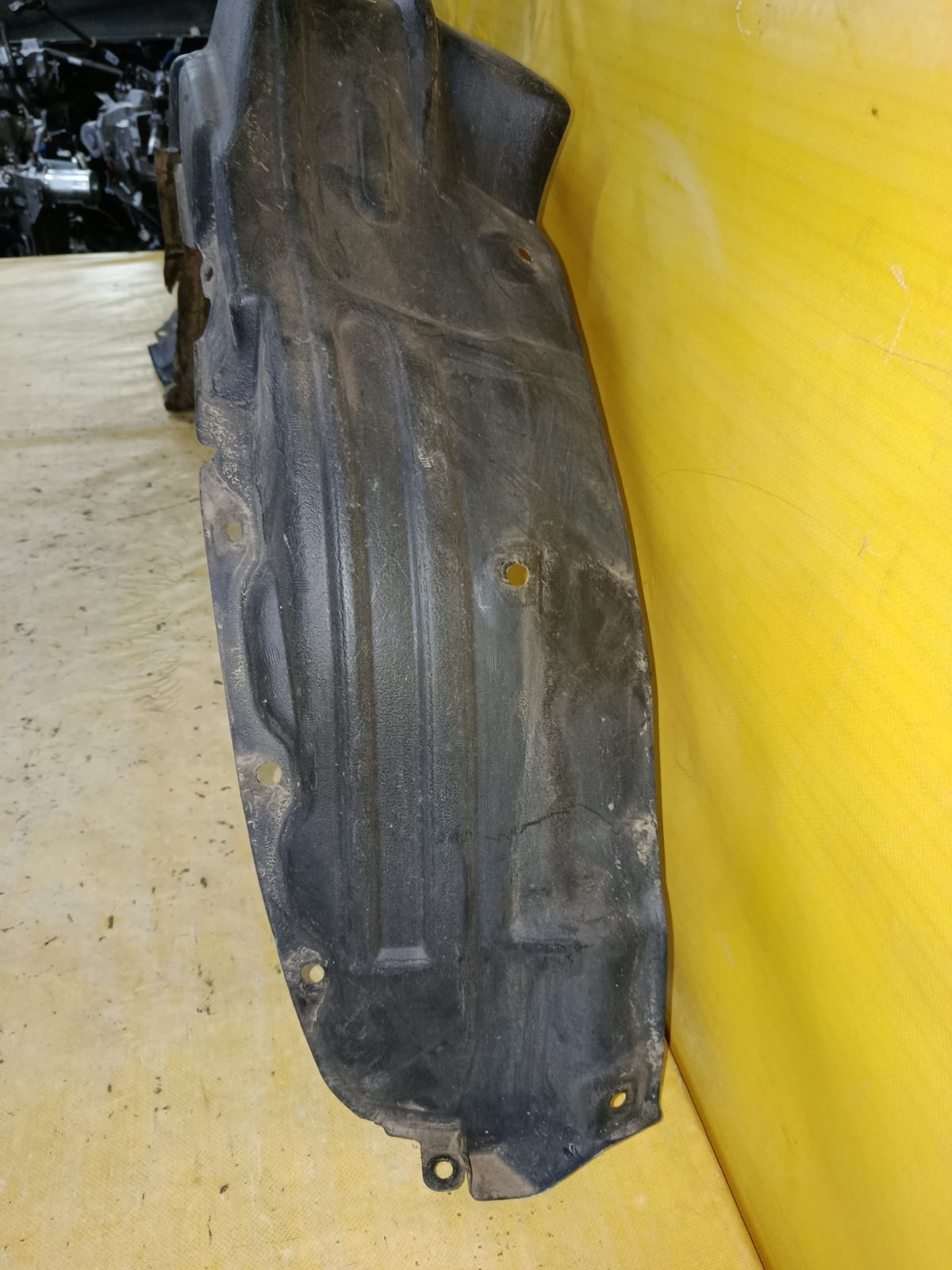 Подкрылок 53876-44080 на Toyota Ipsum ACM21W 2AZ-FE Фото 2