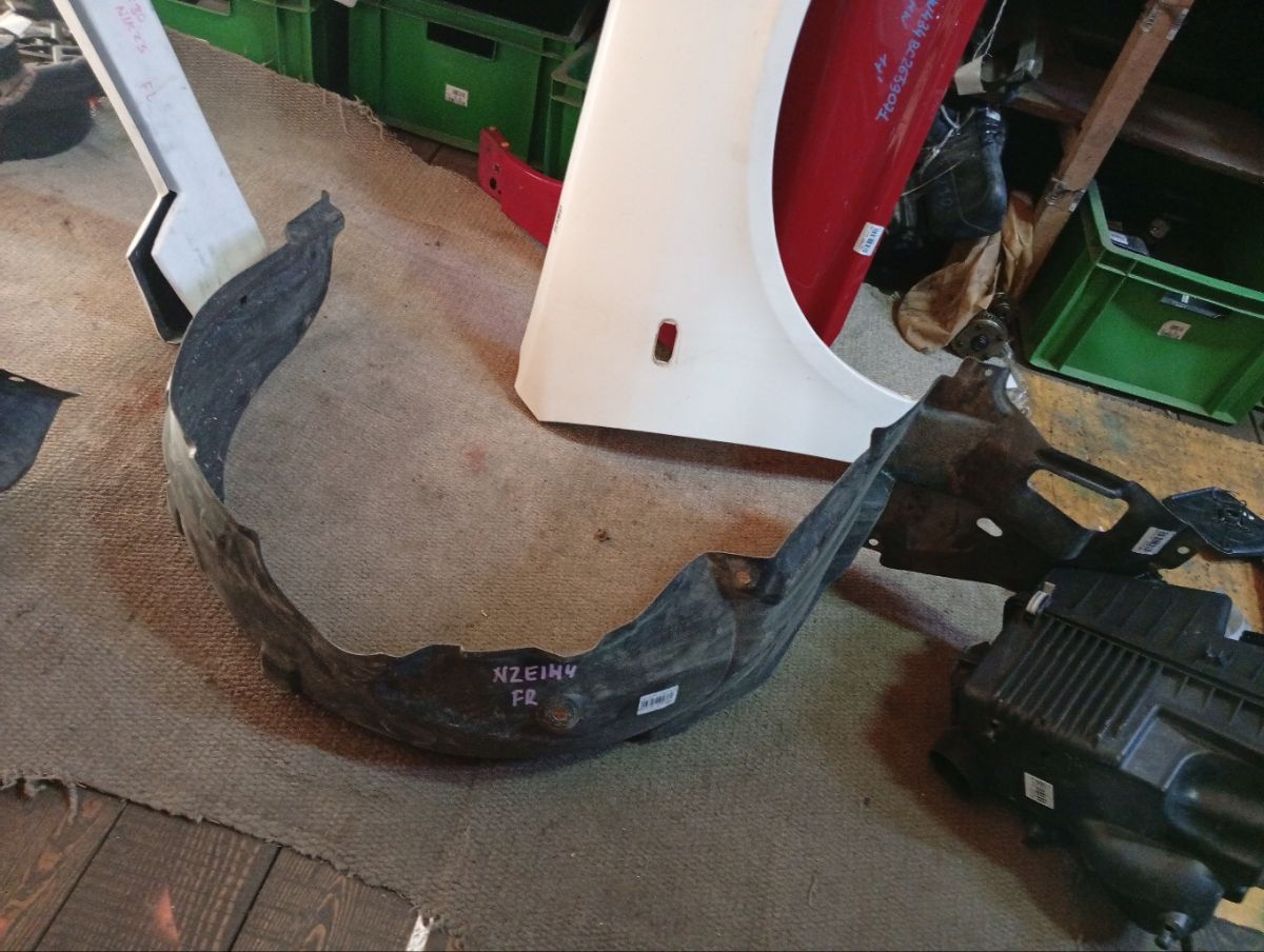Подкрылок 53875-12440 на Toyota Corolla Fielder NZE144G 1NZ-FE Фото 6