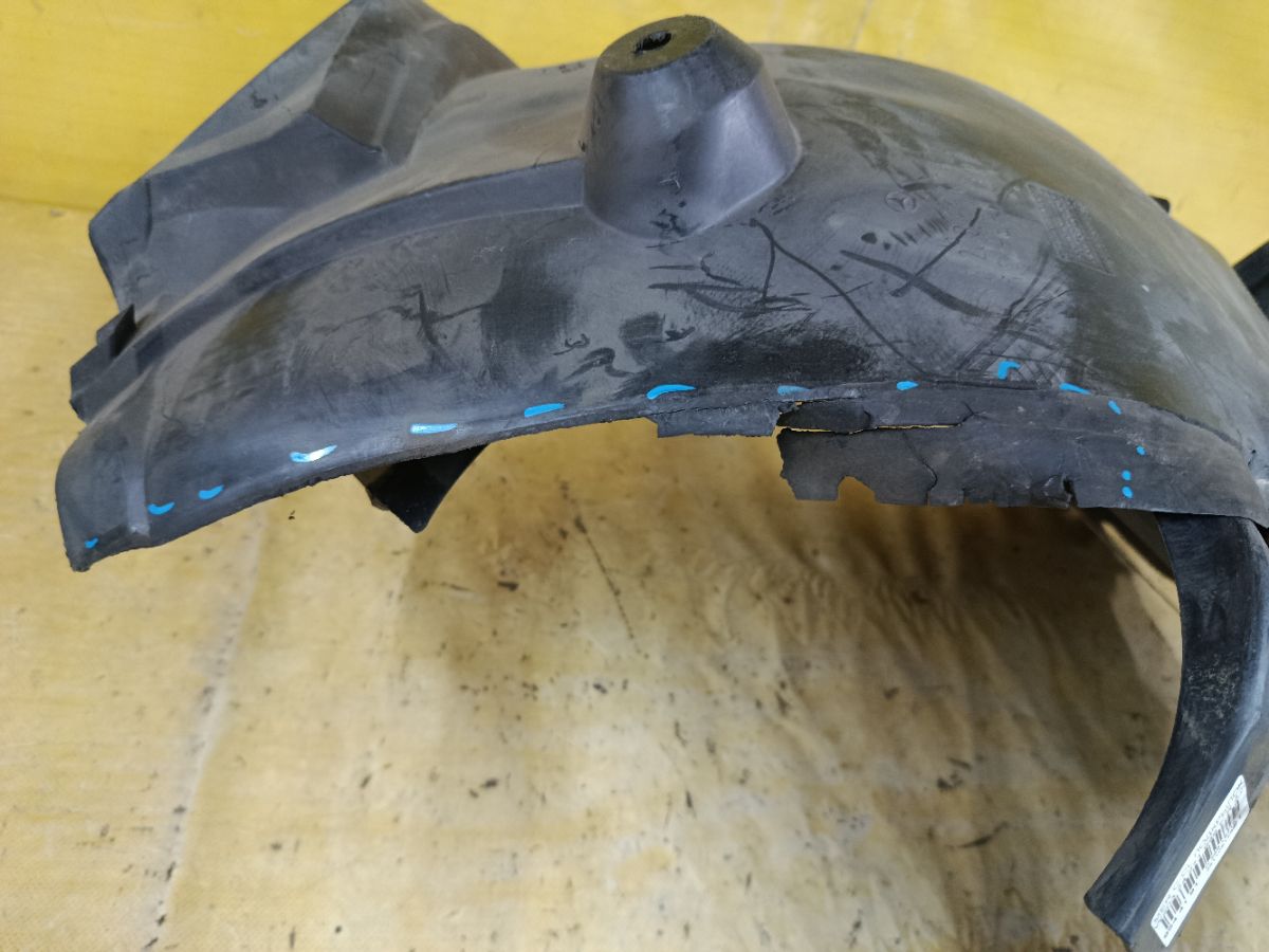 Подкрылок A2038810423 на Mercedes-Benz C-Class W203.246 271.946 Фото 2