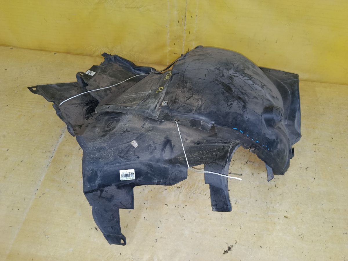 Подкрылок A2038810323 на Mercedes-Benz C-Class W203.246 271.946 Фото 2