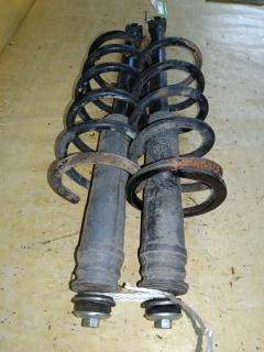 Амортизатор на Toyota Noah AZR65G Фото 2