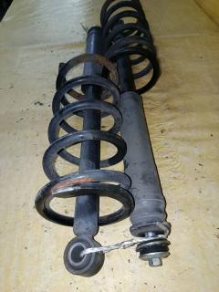 Амортизатор на Toyota Noah AZR65G 1AZ-FSE Фото 2