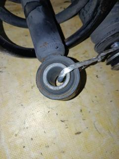 Амортизатор на Toyota Noah AZR65G 1AZ-FSE Фото 3