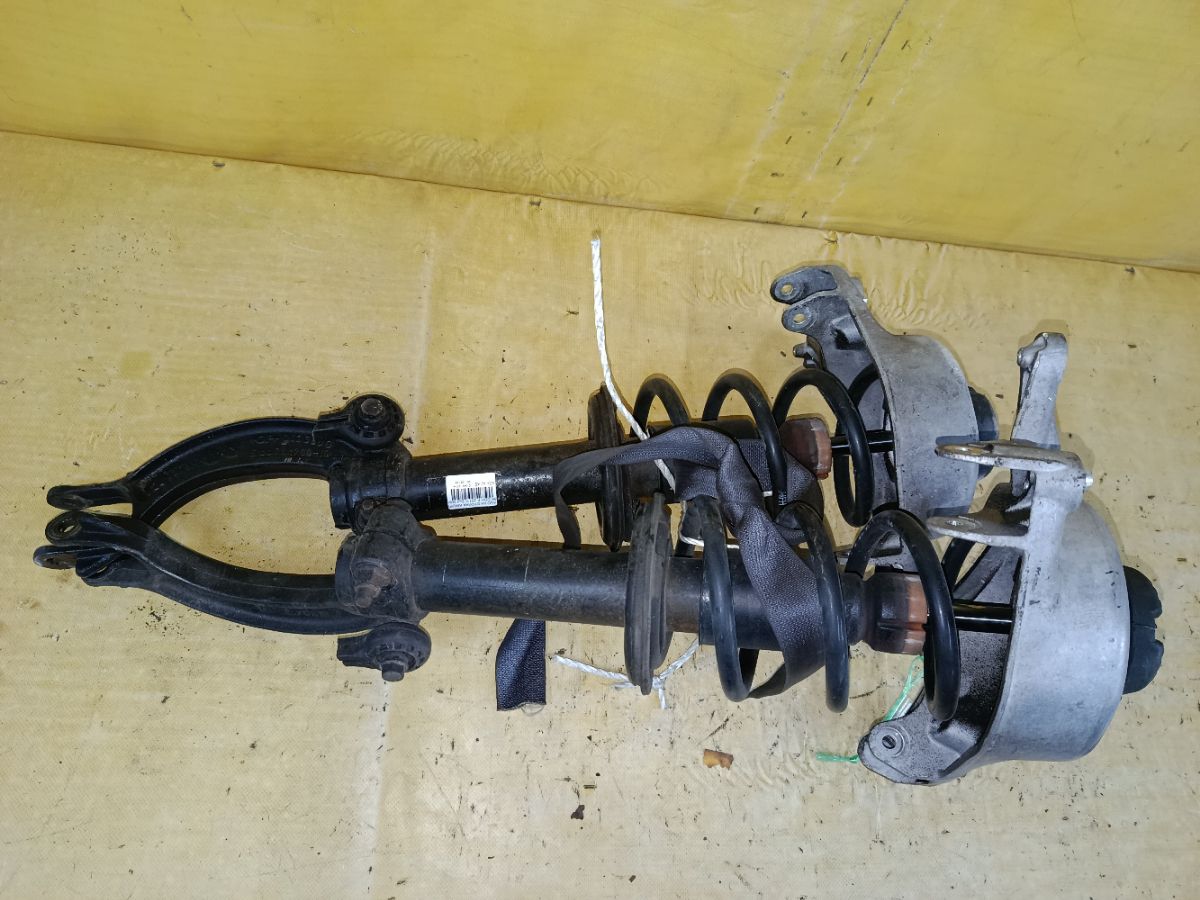 Стойка амортизатора на Audi A4 8K CDN Фото 1